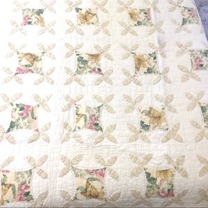 Floral Quilt - Twin Bed